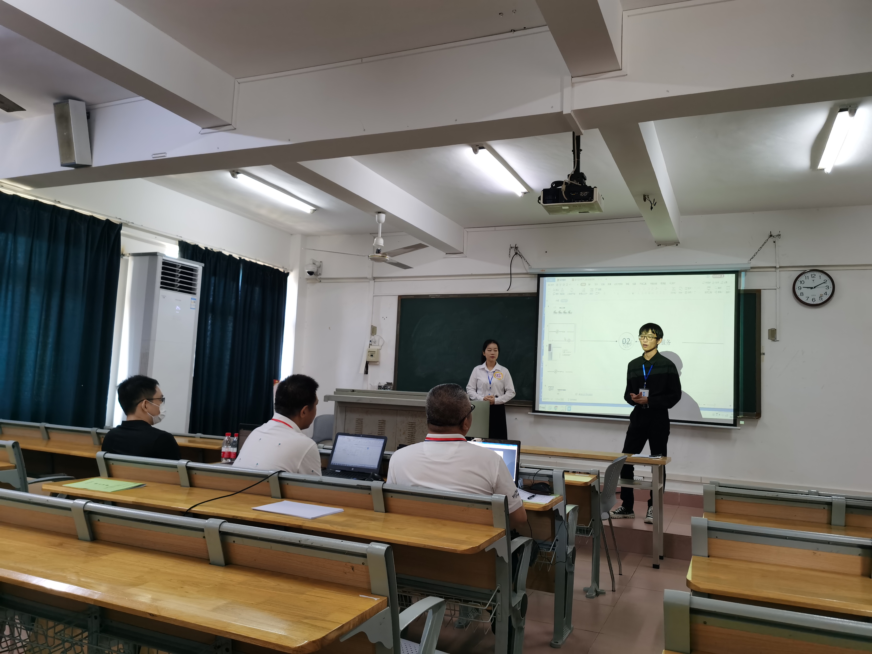 我校第七届中国国际“互联网+”大学生创新创业大赛校级赛（项目路演）顺利举行