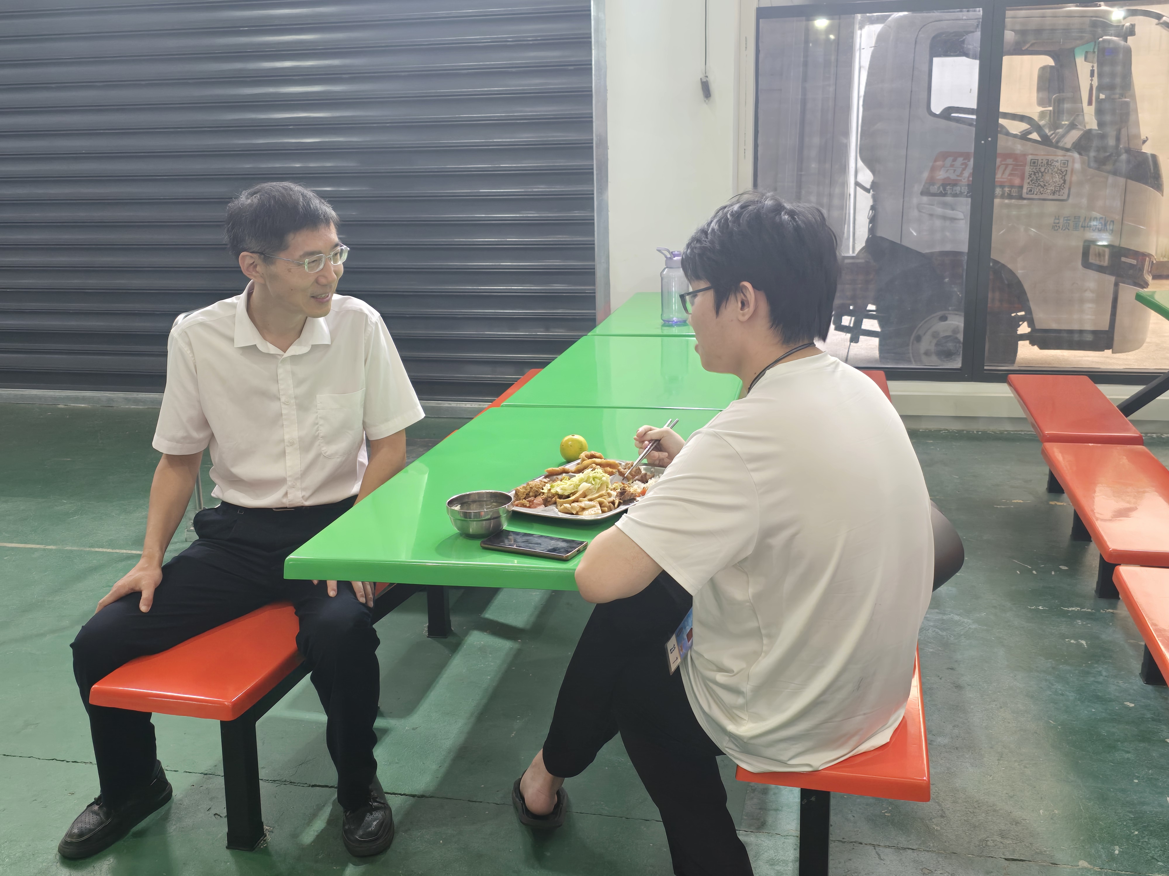 陈相松校长看望慰问我校参与第十二届民运会开闭幕式学生群众演员