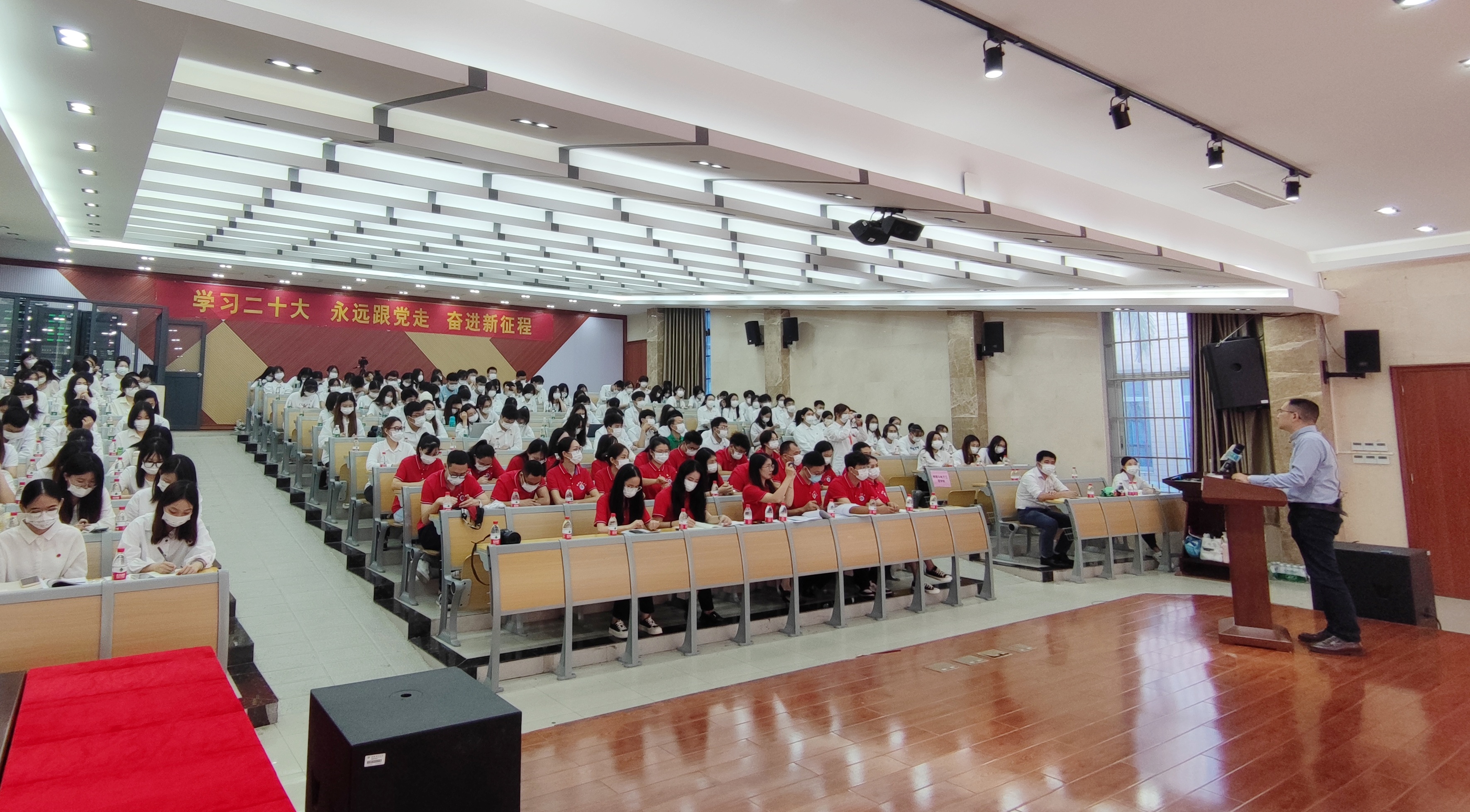 我校邀请团省委副书记陈志远开展 党的二十大精神宣讲活动
