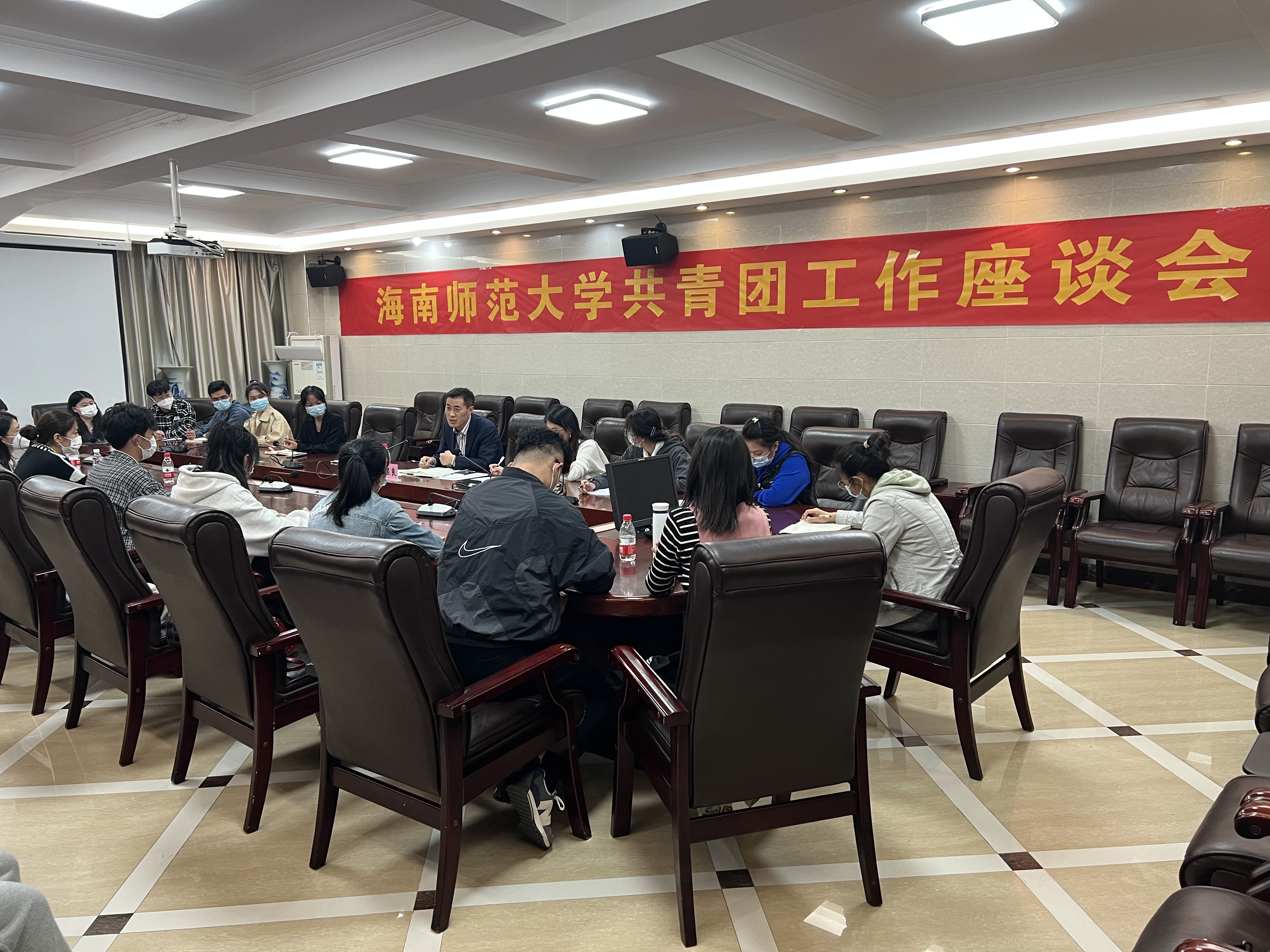 白显良副校长到学校团委调研共青团工作