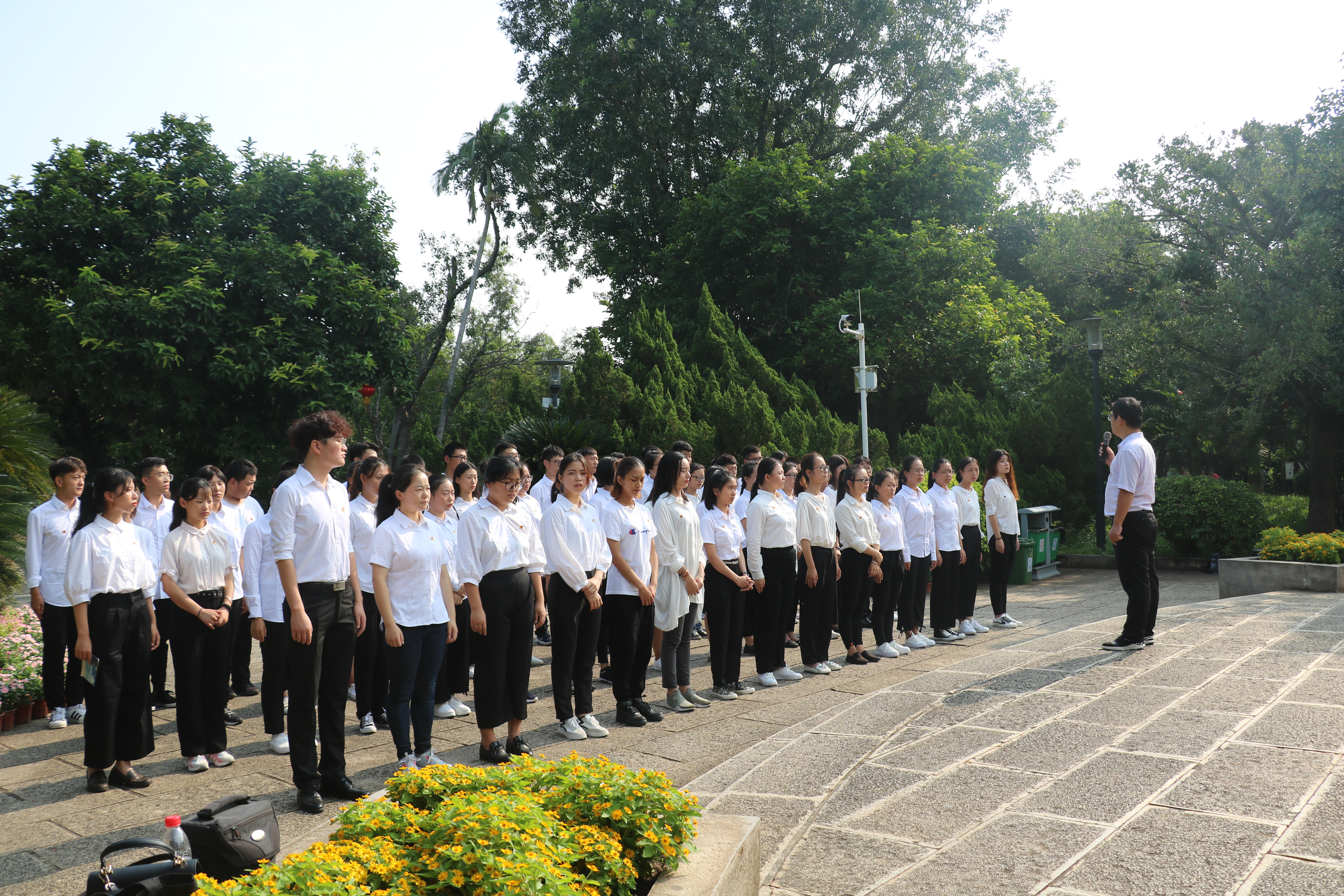 青年之声·海师校团委组织开展烈士纪念日活动 