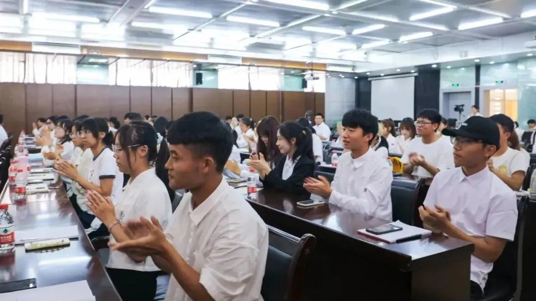 海南师范大学第二期“榕籽讲堂” 校园新闻写作专题分享