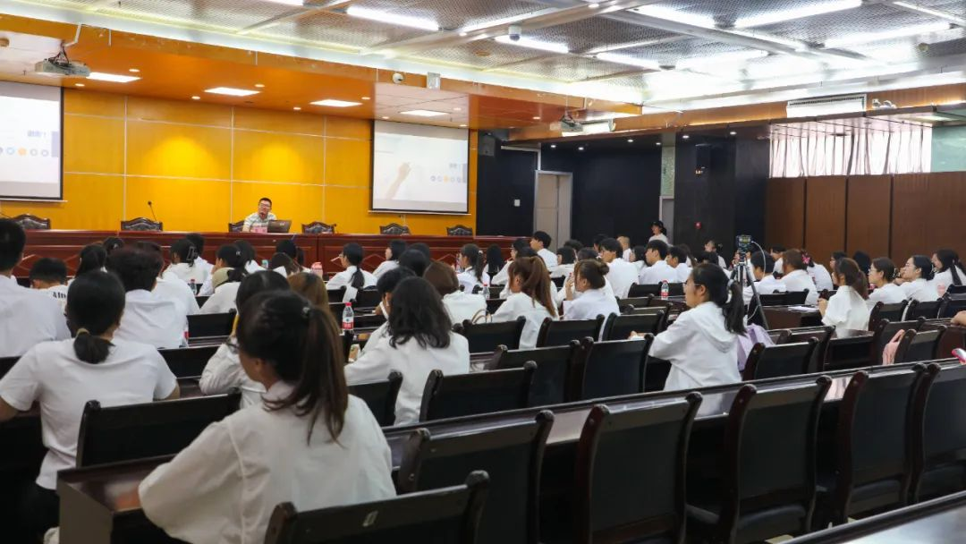 海南师范大学第二期“榕籽讲堂” 校园新闻写作专题分享