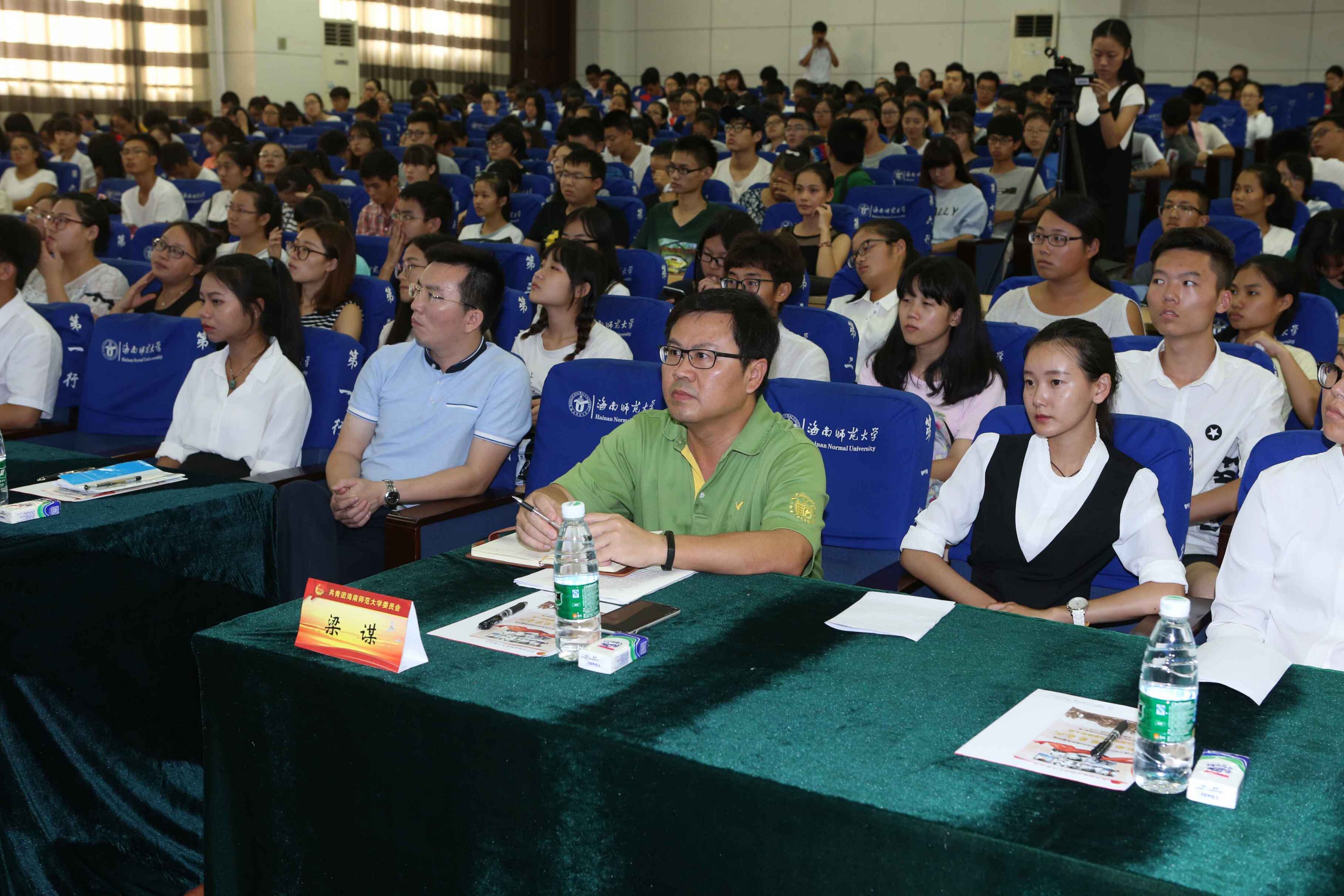 李成为我校学生讲述女红军谢飞传奇故事