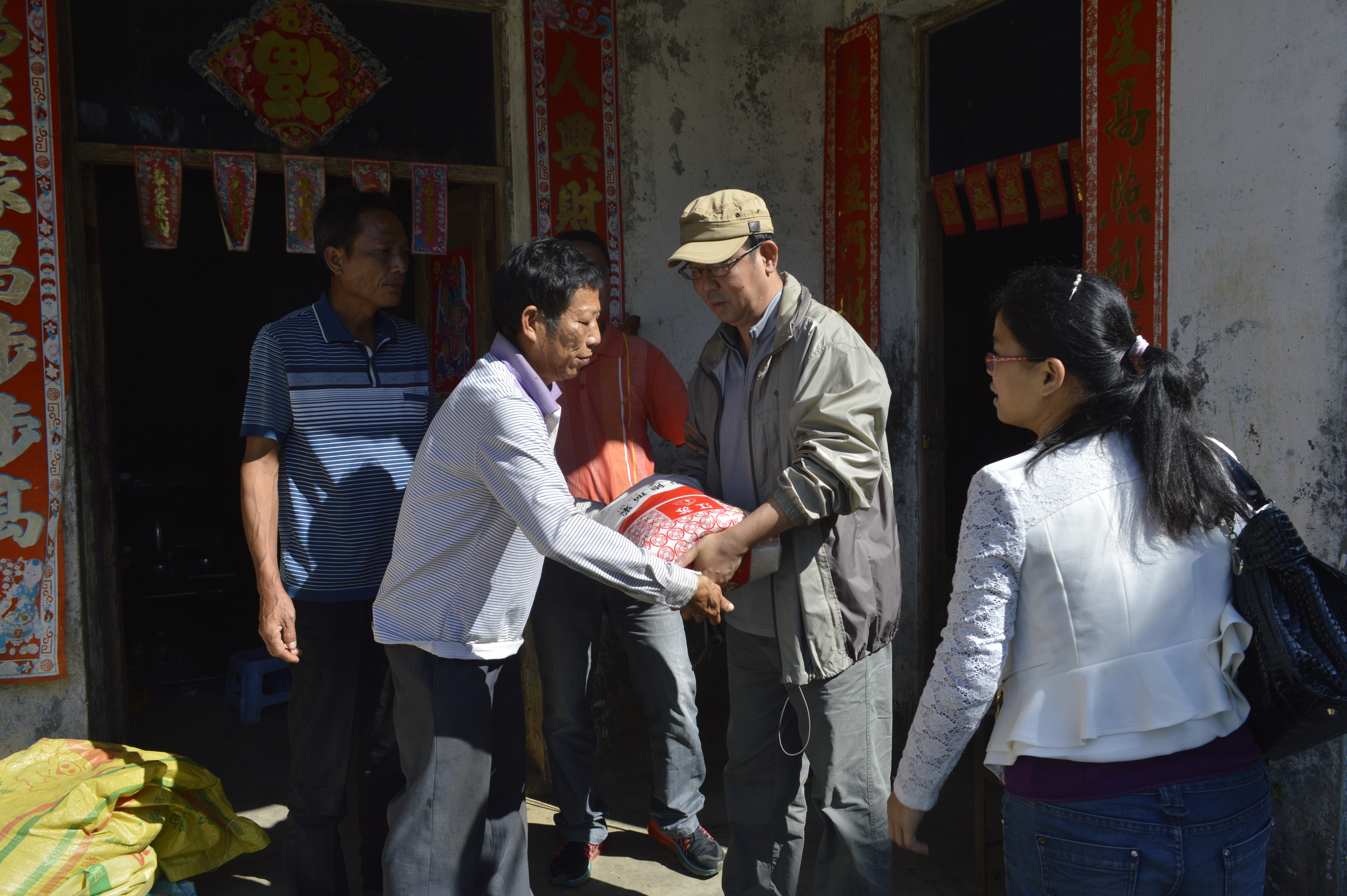 青年之声·——记新闻传播与影视学院赴亚欠村开展扶贫扶智扶志活动
