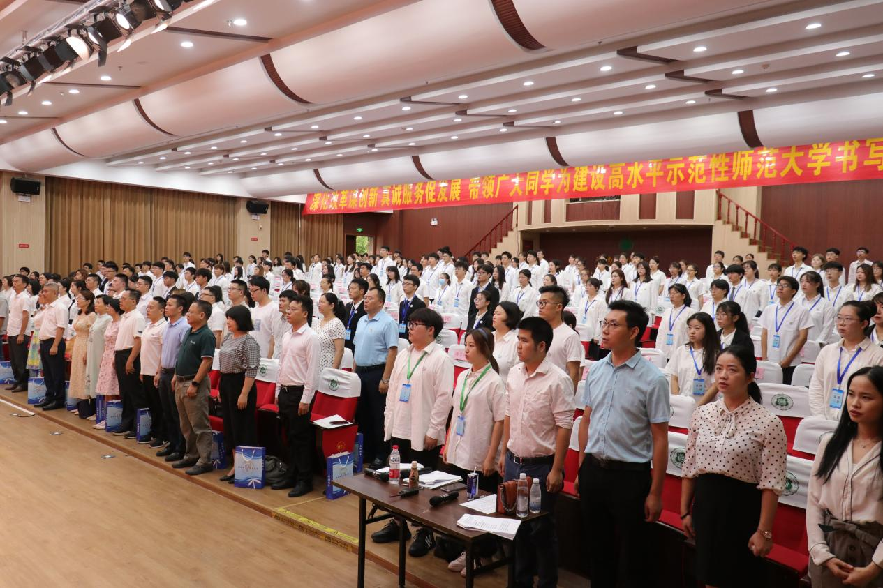 我校第二十八次学生代表大会胜利召开