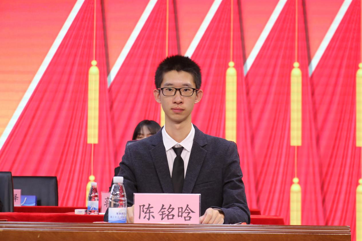我校第二十八次学生代表大会胜利召开