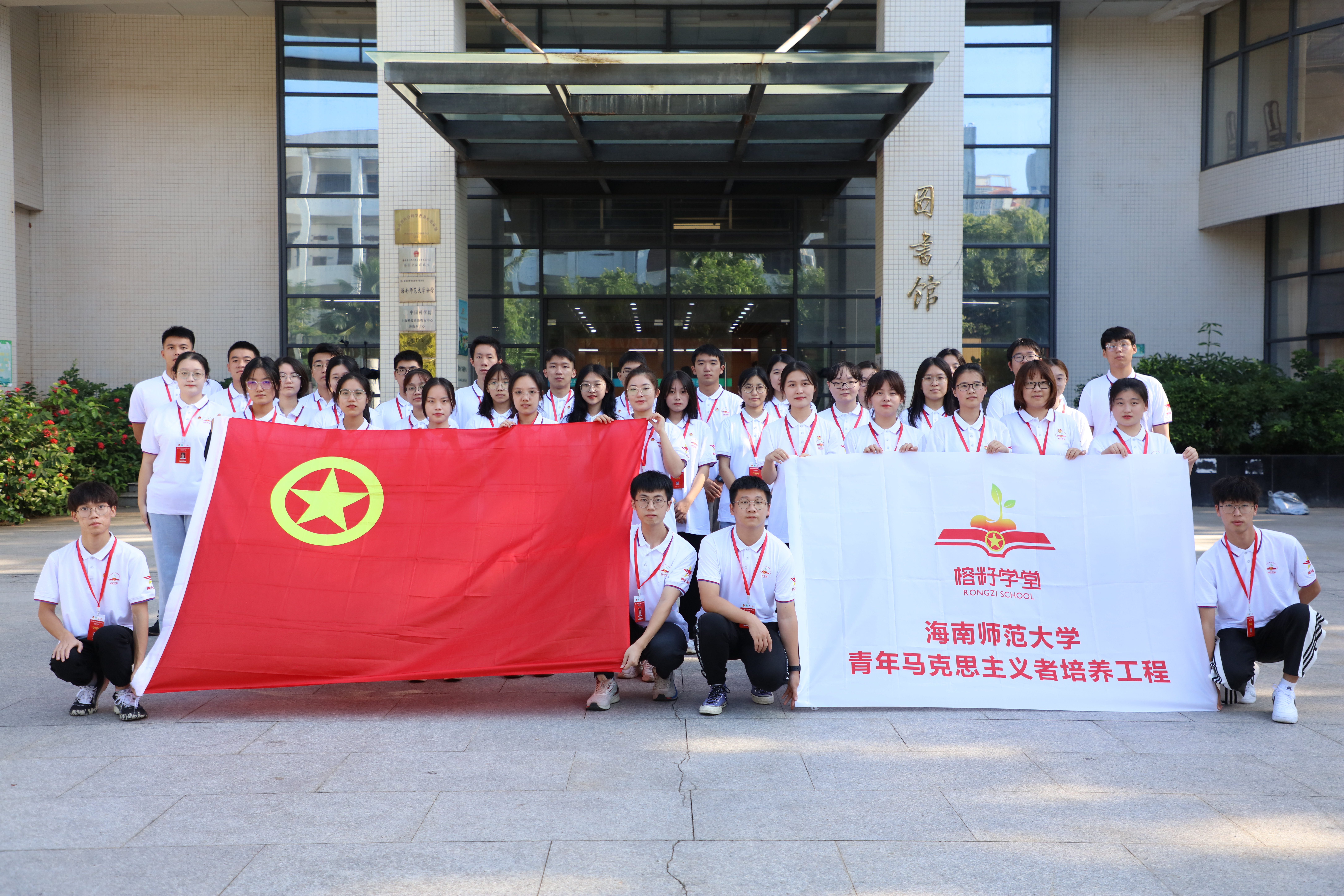 琼台师范学院副校长王显芳教授来我校讲学