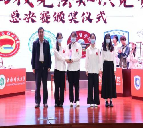 我校法学院学子在2023年四校宪法知识竞赛总决赛中勇夺桂冠，实现八连冠！