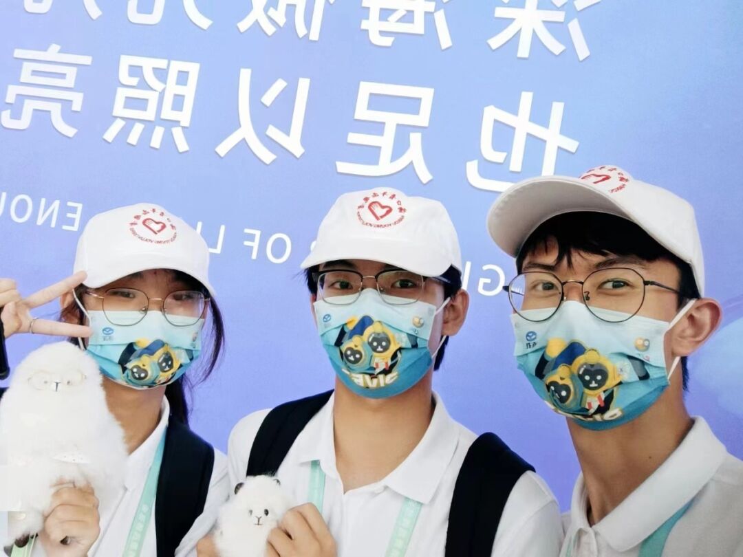 “狮”助消博 “椰”展青春