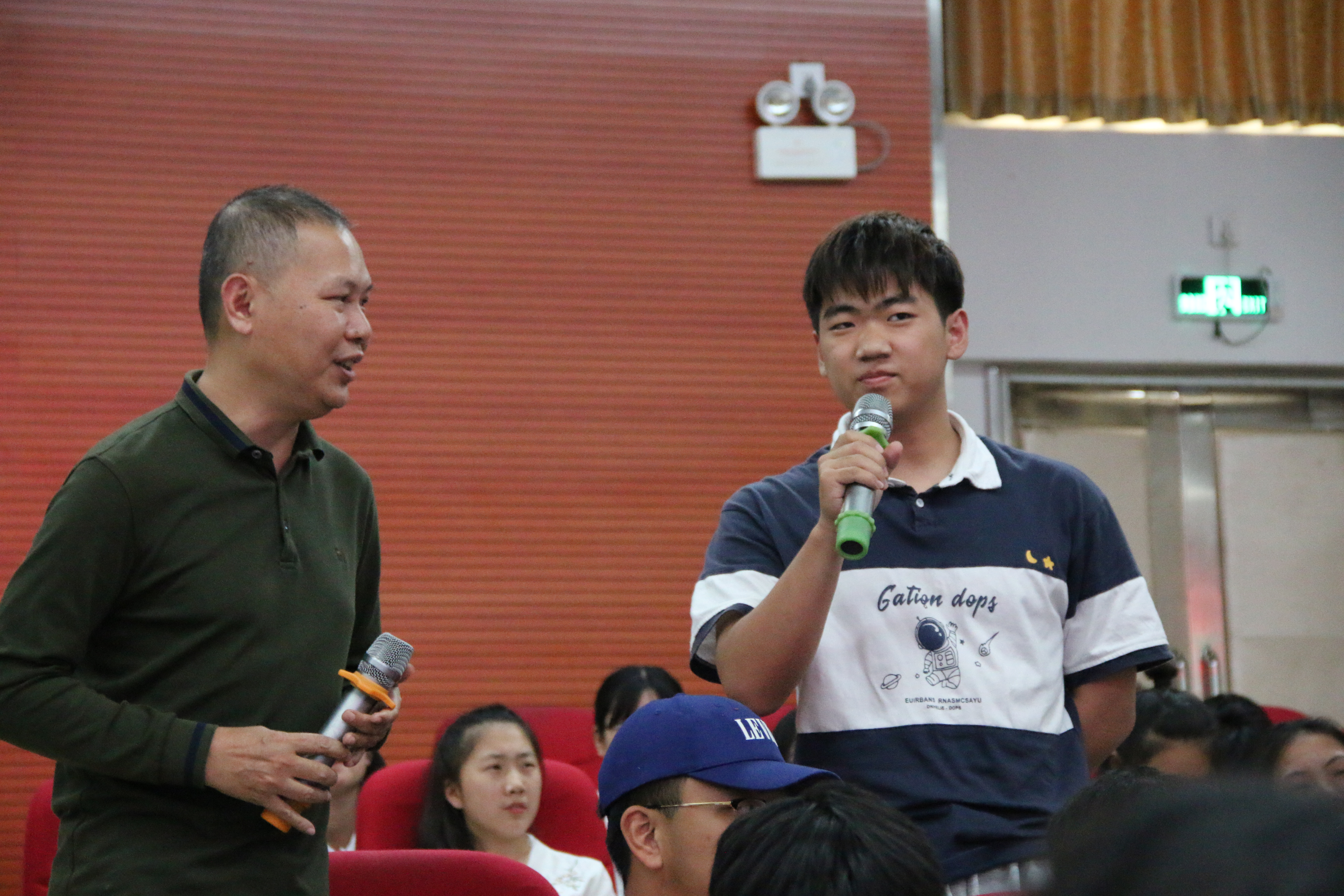 省卫生健康委2020年艾滋病校园巡回宣讲活动走进海南师范大学