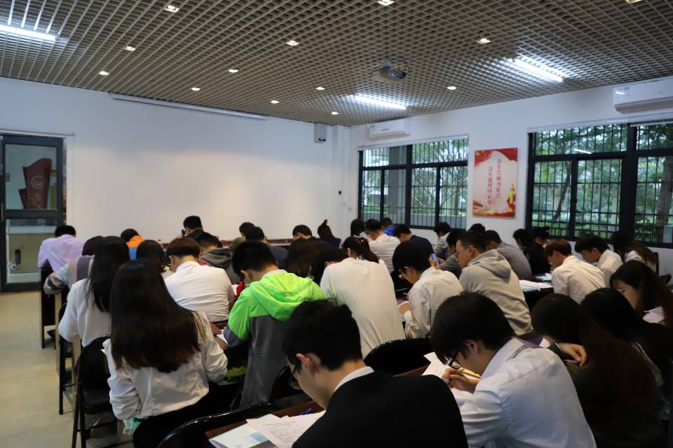 青年之声·校团委举办2018年海南师范大学共青团“勇当先锋，做好表率”理论培训班