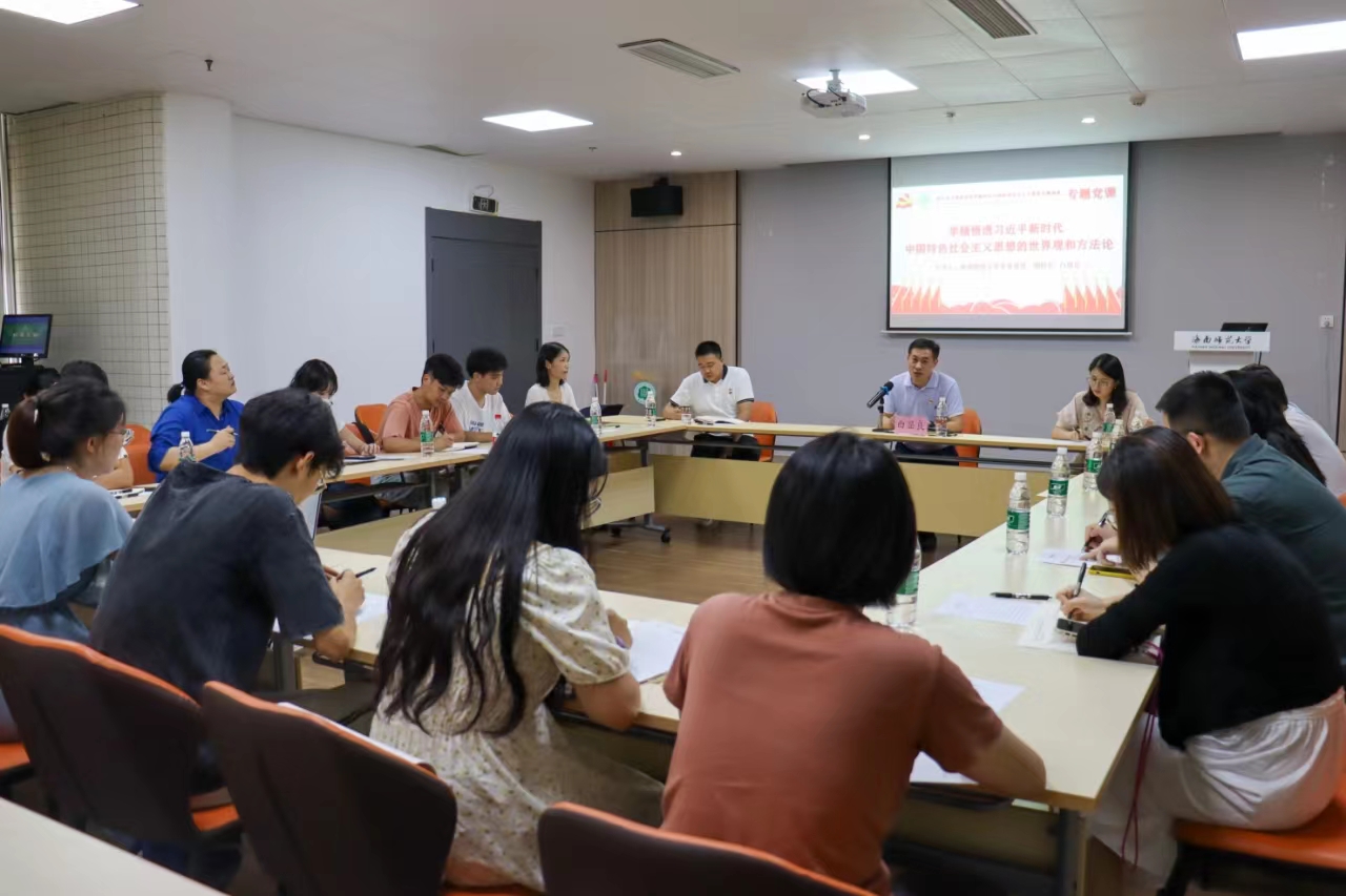 校领导为师生开展深入学习贯彻习近平新时代中国 特色社会主义思想主题教育专题党课